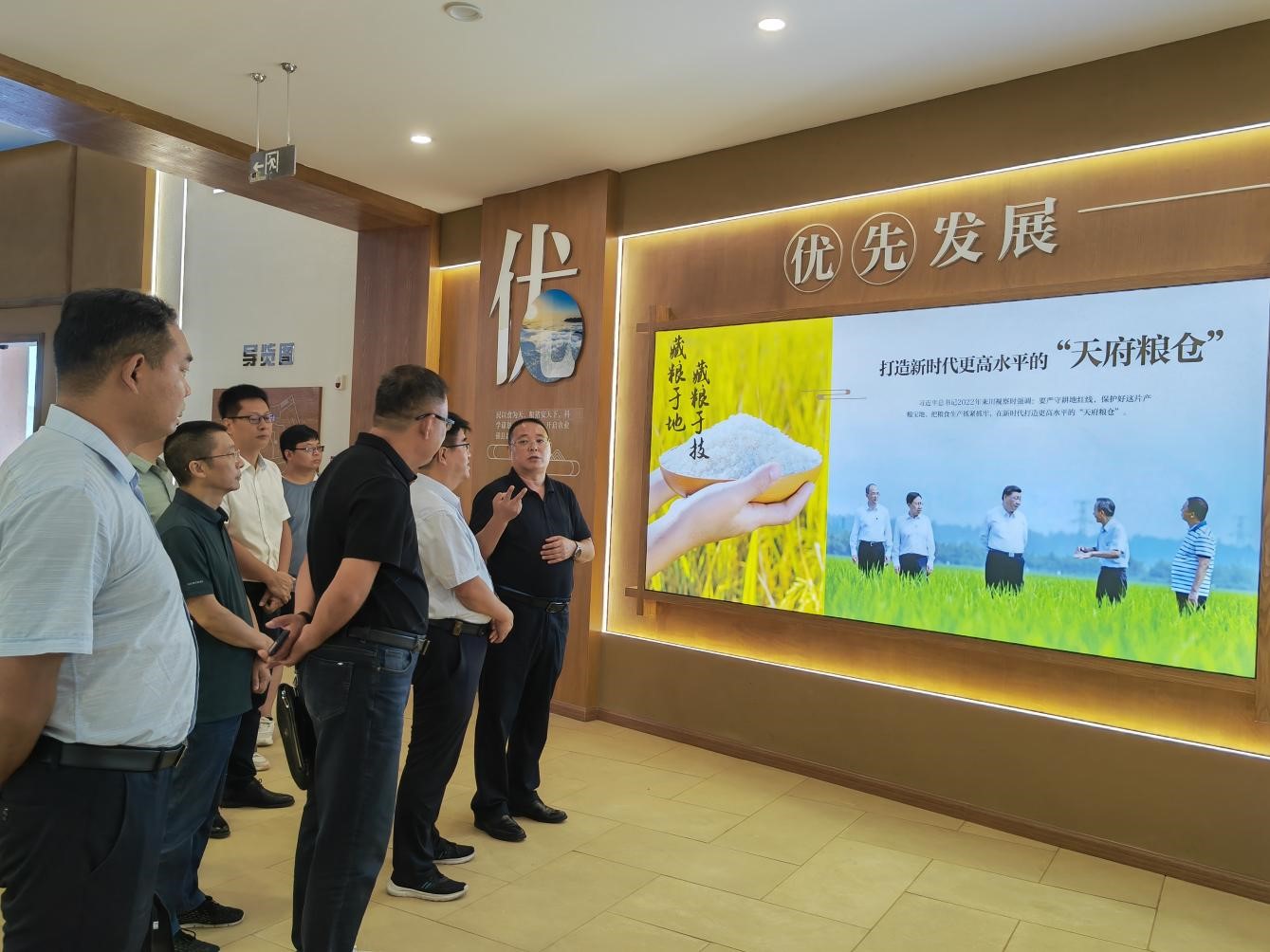 新疆生產(chǎn)建設(shè)兵團第二師三十團到公司考察