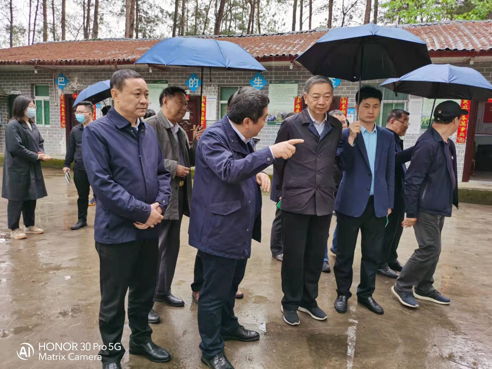 省決咨委副主任、省經(jīng)信廳原廳長王海林一行 來公司考察、調(diào)研