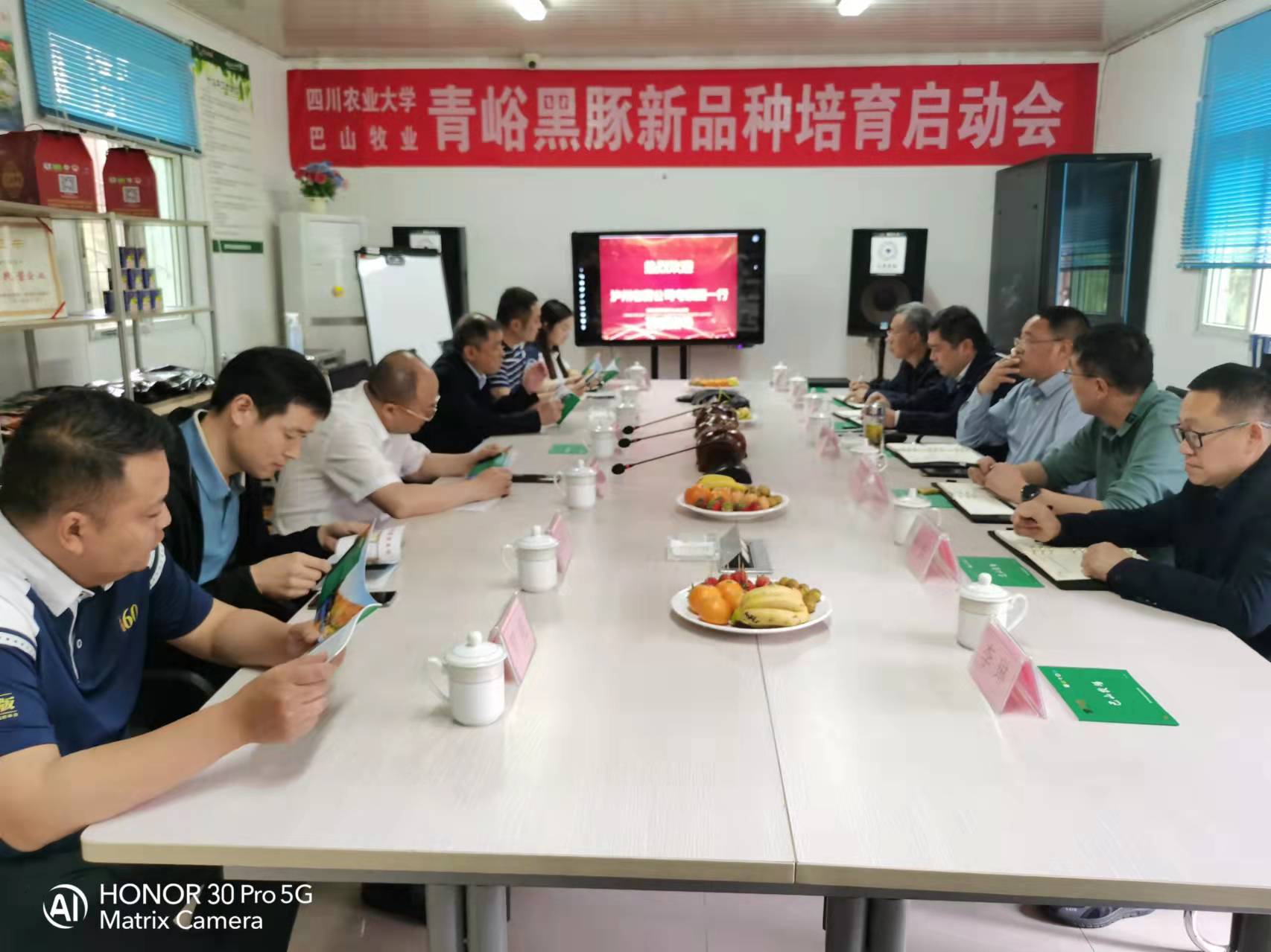 瀘州老窖副總經(jīng)理李勇一行來公司考察，調(diào)研