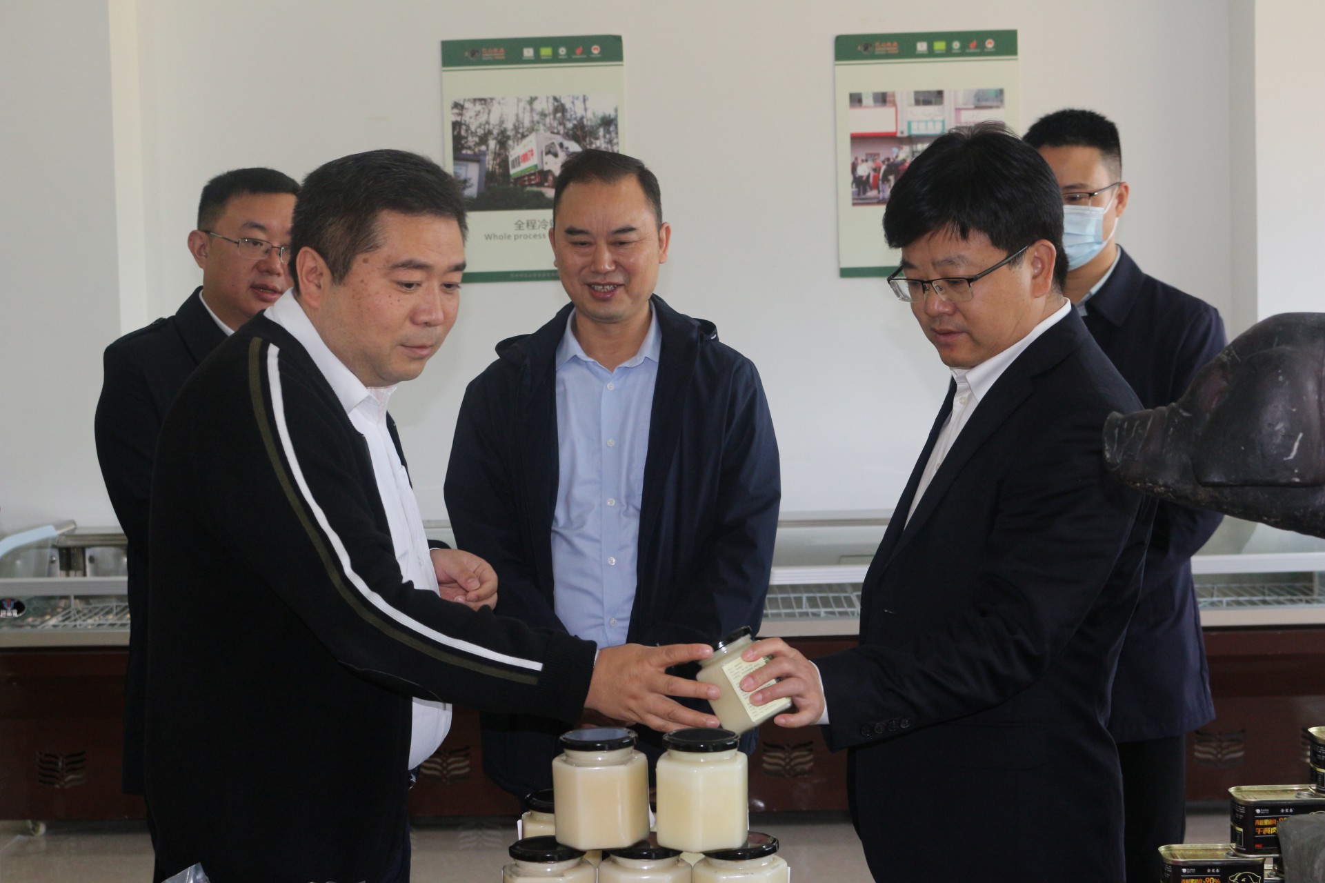 內江市東興區委副書記陳澤清一行參觀考察巴山牧業